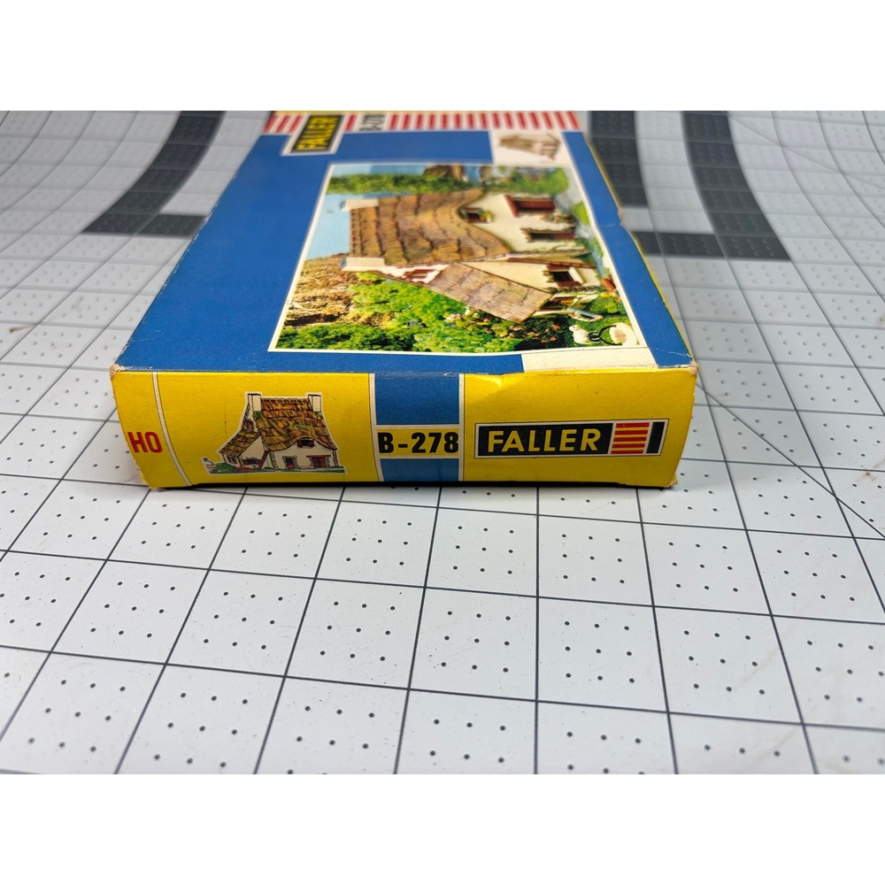 Faller B-278 HO Scale Model Kit Thatched Roof Cottage Village House Vintage - Picture 3 of 6